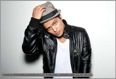 How tall is Bruno Mars? Does Bruno Mars wear elevator shoes?