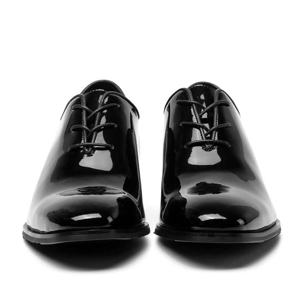 Pair of black patent leather shoes 7cm height front view