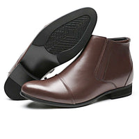 Angled shot of men’s 8 cm elevator boots in brown with premium rubber outsole and hidden 5.5 cm lift insole.