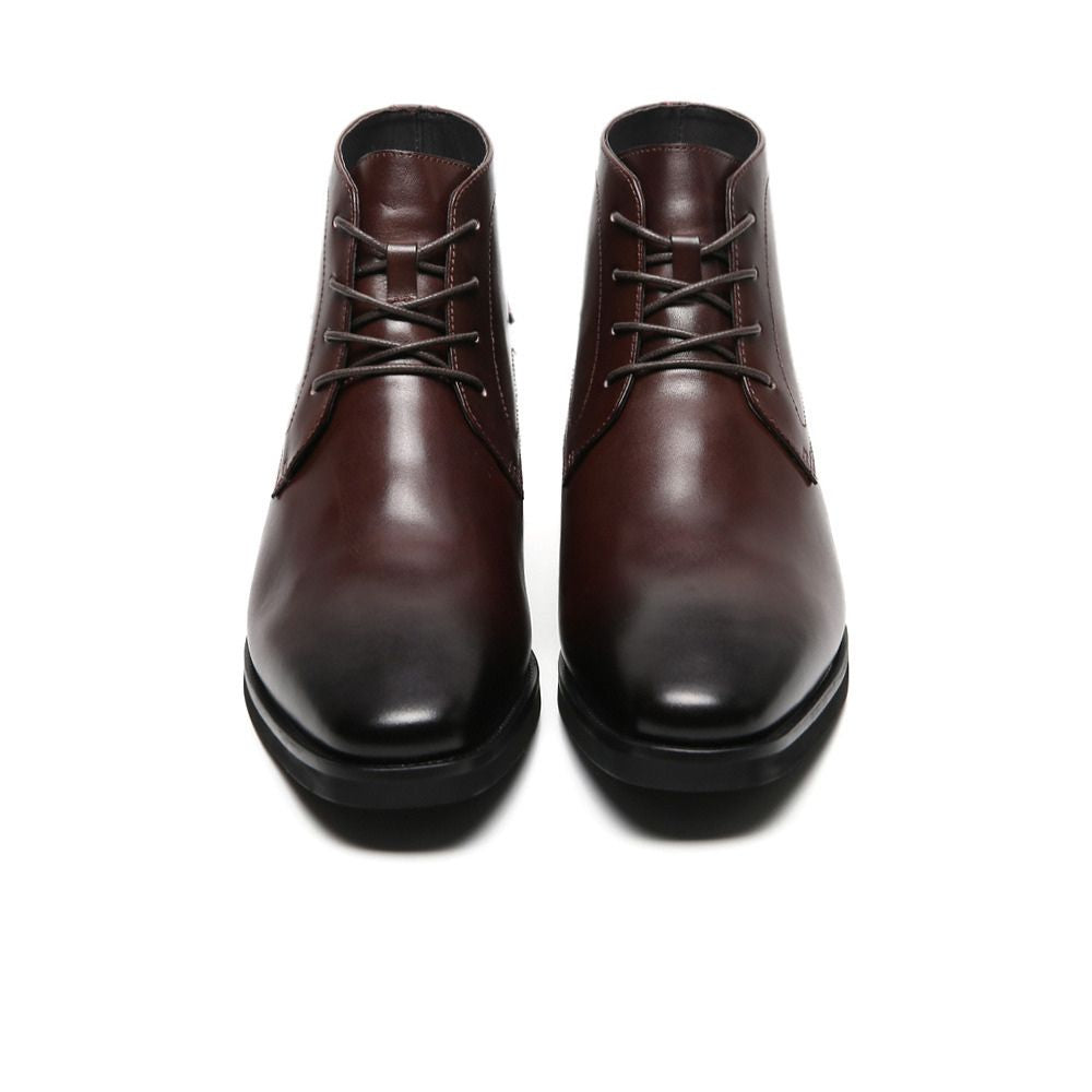 Hidden lift insole of Mr. Hemingway brown boots contributing to the total 7 cm height increase.