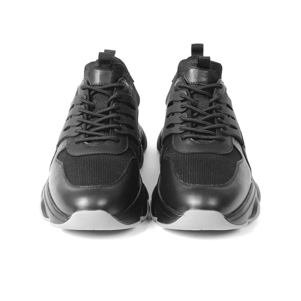 Black men’s running sneakers with 8cm invisible heel, leather and mesh upper, perfect for casual street style.